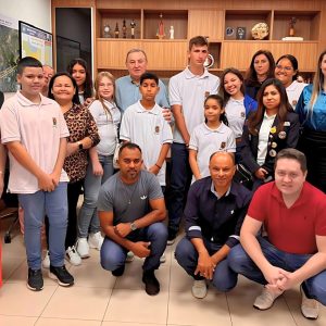 Vereadores mirins de Ipiranga do Norte visitam gabinete do deputado Nininho e conhecem Assembleia Legislativa